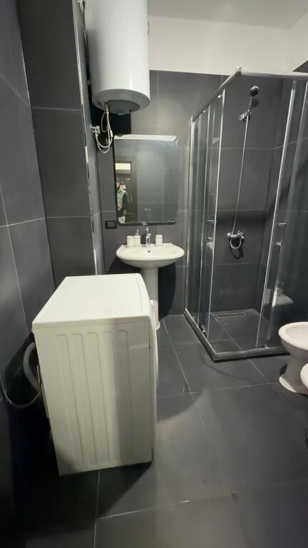 📍 Jepet me qira apartament 3+1+2 në Astir, pranë Bulevardit Migjeni