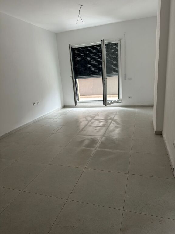 🏢✨ Zyrë me Qira – Fundi i Bulevardit të Ri, Paskuqan ✨🏢