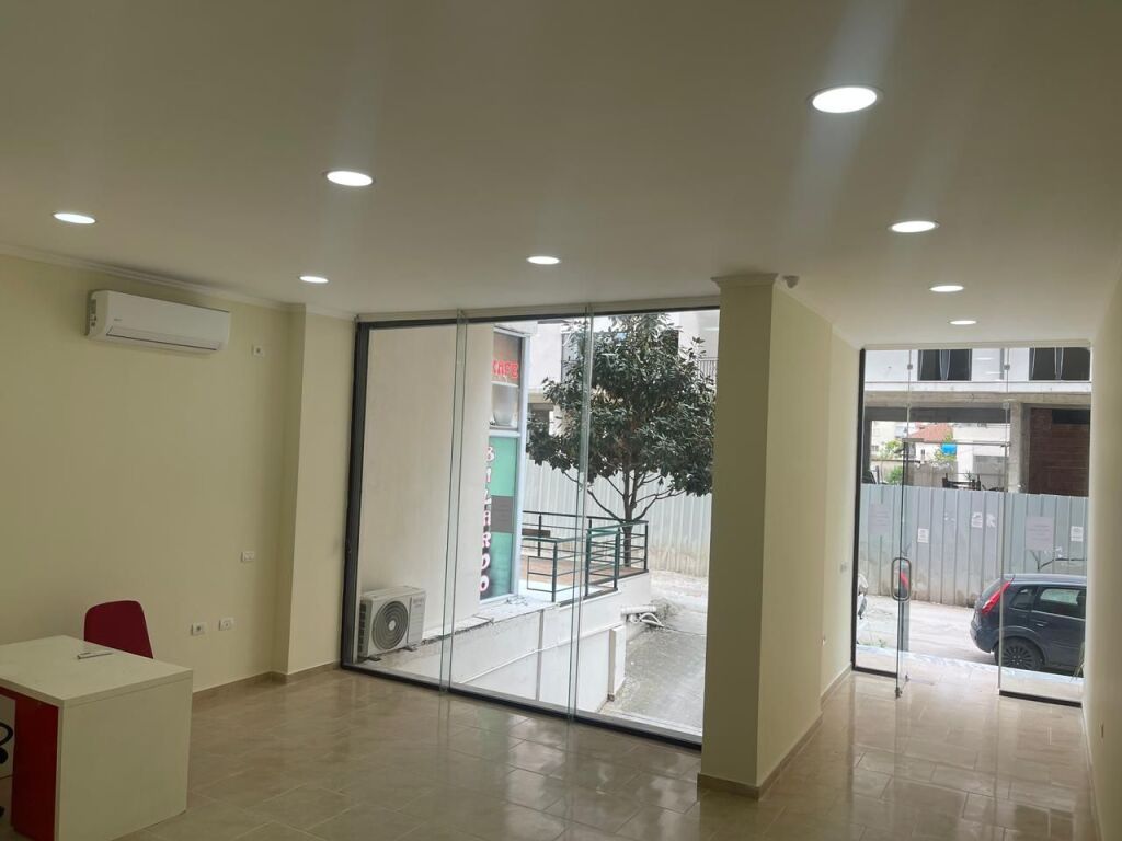 Locale commerciale in vendita Unaza e Re