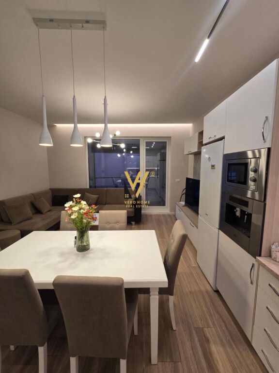 JEPET APARTAMENT 2+1+2+BLK ME QERA TEK BULEVARDI I RI 900 EURO