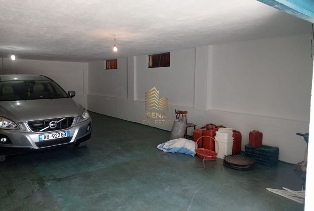 Rent, Warehouse 130m2, Porcelain, 50,000 Lek/Month