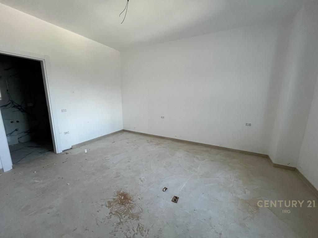 Apartment 2+1 for sale on Bulevardi Ri Astir. 120,000 € Total area 118m2
