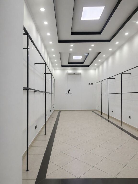 SHOP FOR RENT 45M2 BARDHYL STREET 70,000 LEKE FH-71389