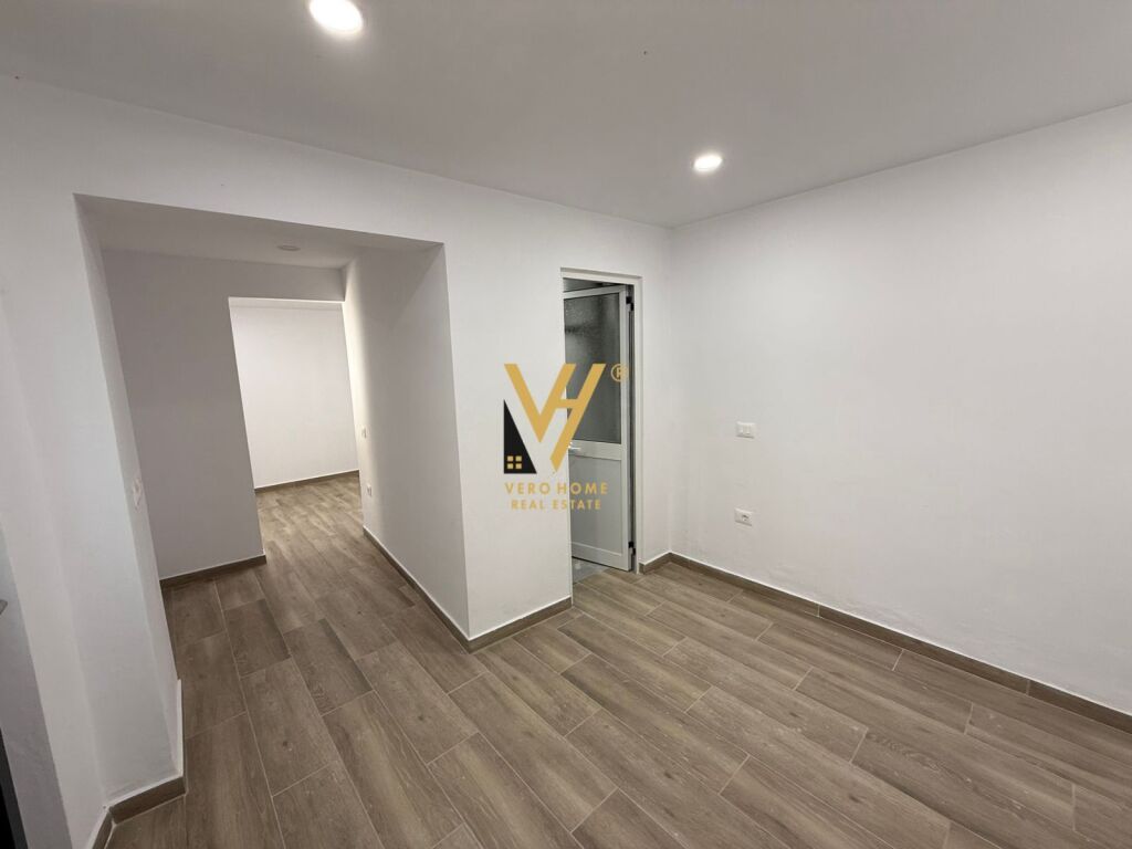 LOCALE COMMERCIALE DI 60 M2 IN AFFITTO AL MERCATO ELETTRICO 800 EURO