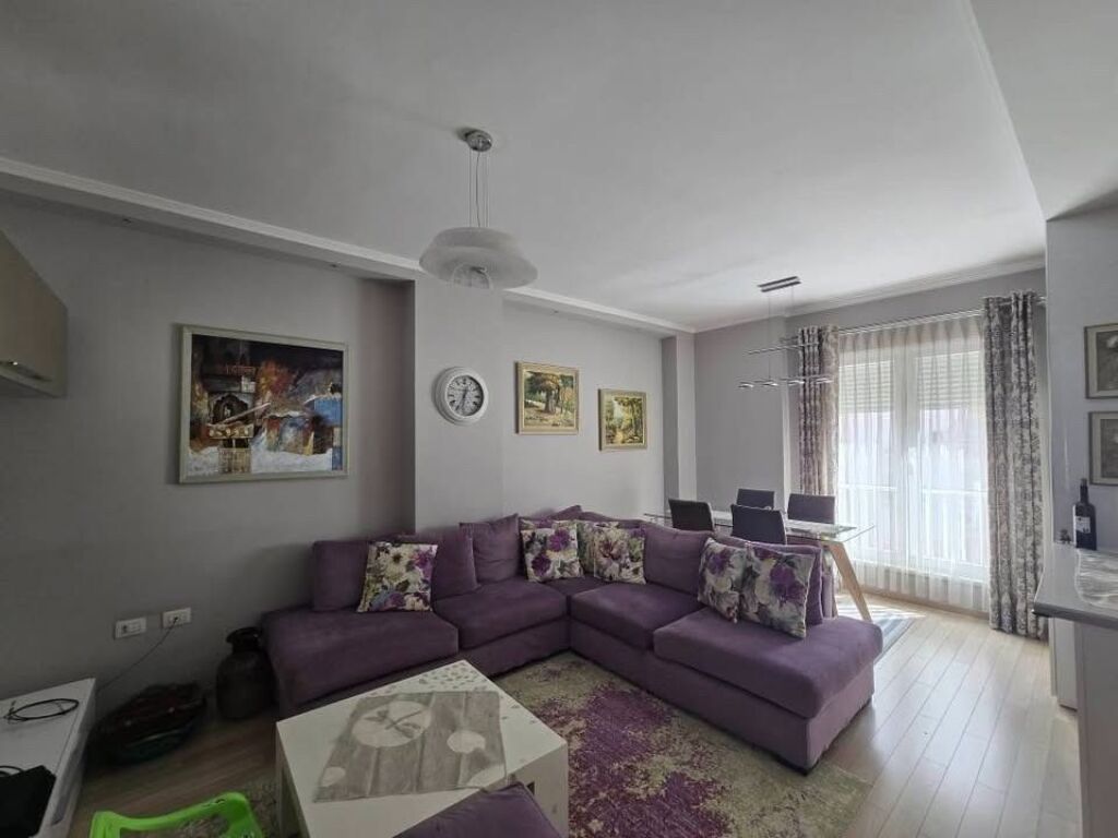 Appartamento 2+1 in affitto a Kontakti 21 Dhjetori!