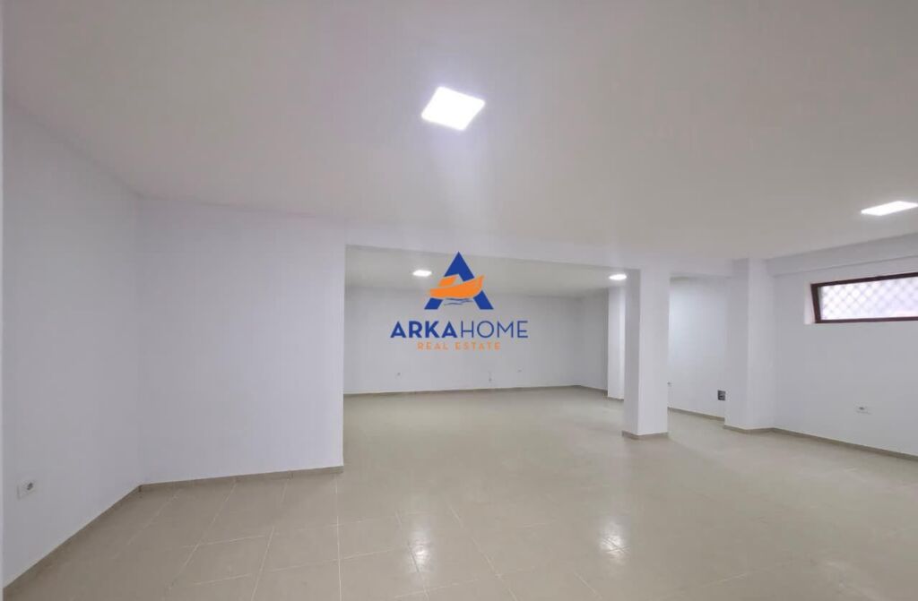 JEPET ME QERA AMBJENT BIZNESI 90M2 "KOPSHTI BOTANIK" 80.000 LEKE