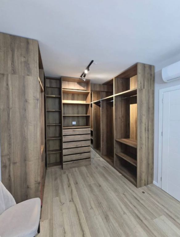 VENDESI APPARTAMENTO 2+1+2 + GUARDAROBA – Residenza Erli, Kinostudio