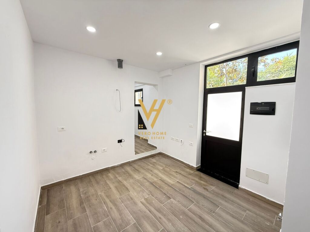 LOCALE COMMERCIALE DI 60 M2 IN AFFITTO AL MERCATO ELETTRICO 800 EURO