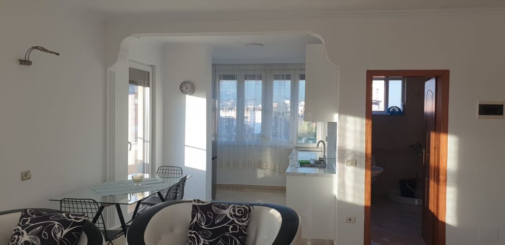 APARTAMENT ME QERA 1PLUS1 85M2
