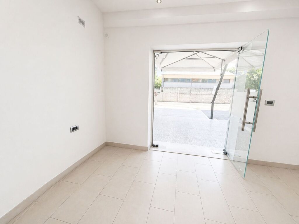 Premises for rent in Vasil Shanto ground floor