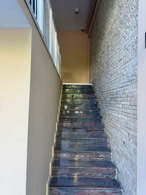 SHOP FOR RENT DUPLEX 63M2 CENTER 180,000 LEKE FH-71401