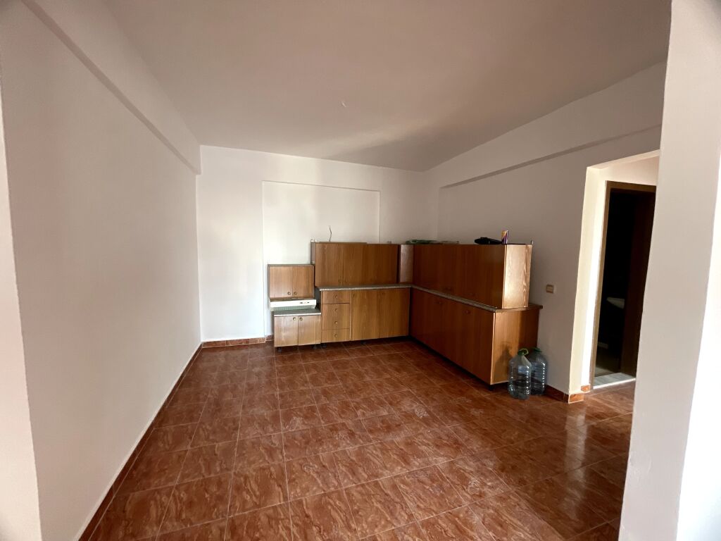 Shitet apartament 2+1