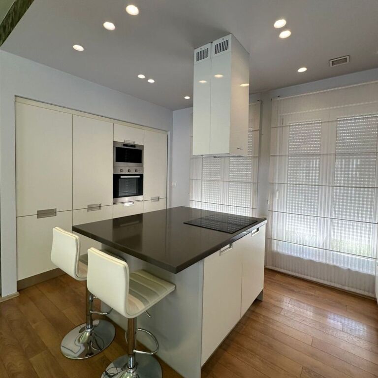 🏡✨ Villa su 4 Piani in Affitto – White House Residence, vicino a TEG ✨🏡