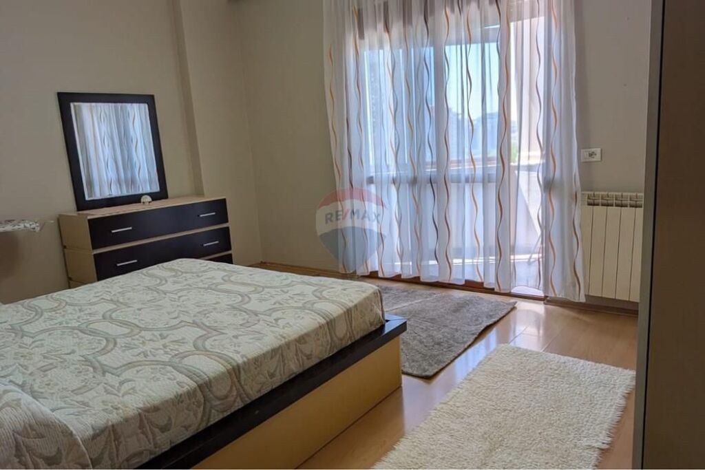 APARTAMENT 1+1 PER QIRA TEK BULEVARDI BARJAM CURRI