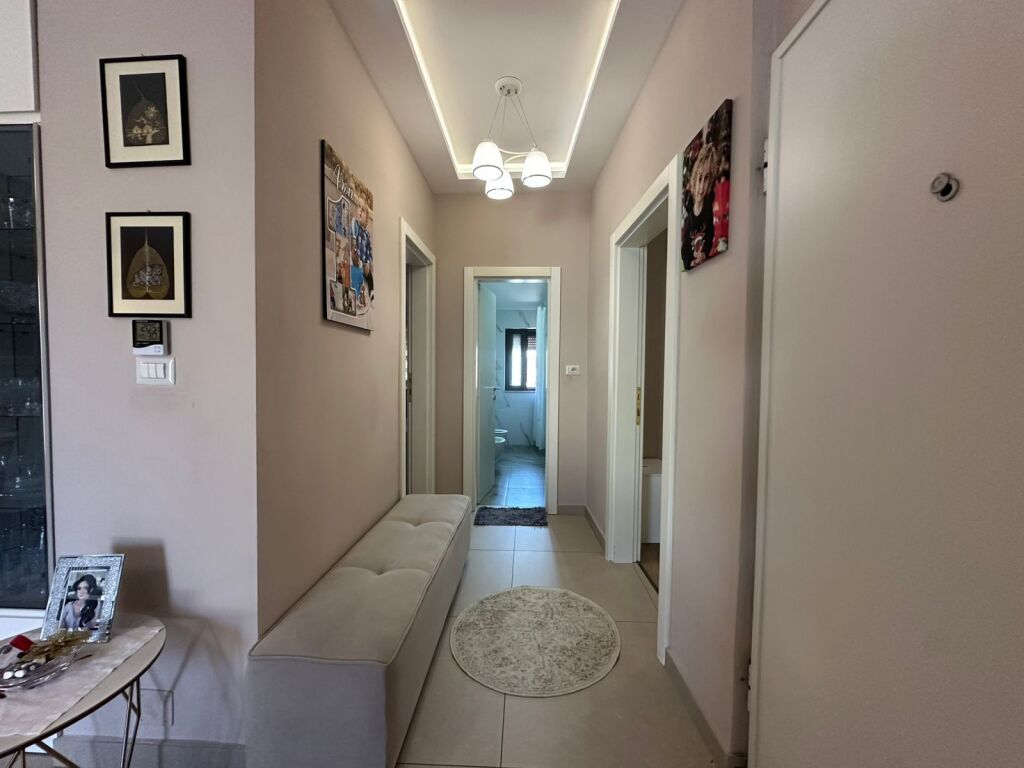 🏡 Appartamento Premium 2+1 con Veranda – Via Marie Logoreci, Tirana