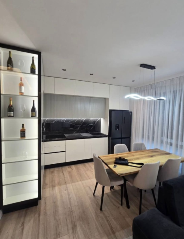 VENDESI APPARTAMENTO 2+1+2 + GUARDAROBA – Residenza Erli, Kinostudio