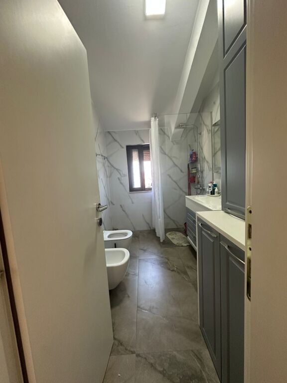 🏡 Appartamento Premium 2+1 con Veranda – Via Marie Logoreci, Tirana