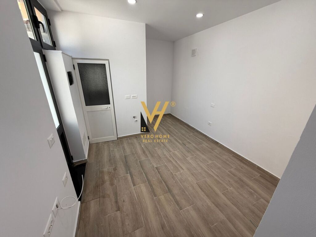 LOCALE COMMERCIALE DI 60 M2 IN AFFITTO AL MERCATO ELETTRICO 800 EURO