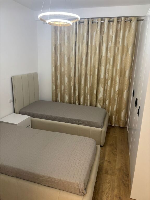 Jepet me qera apartament 2+1+2 në Porcelan! 800