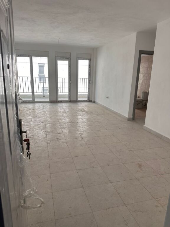 Apartament me Qera zona 5 Maj 2+1+2