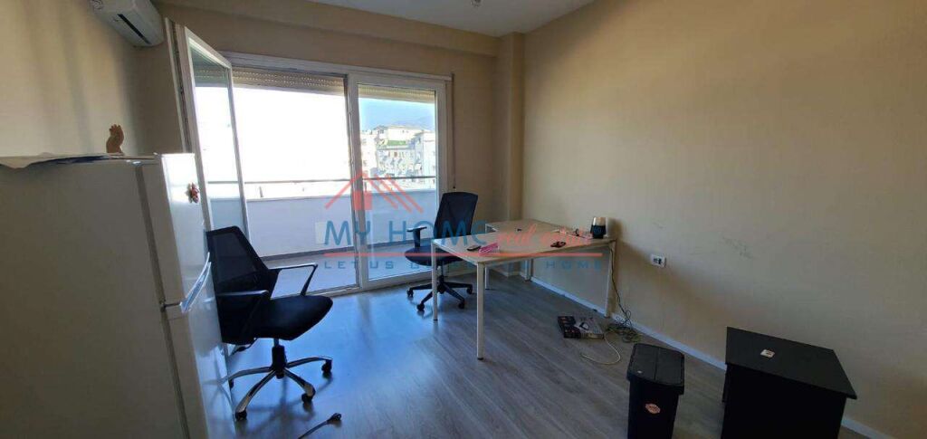Office for rent at the Paris Commune in Tirana