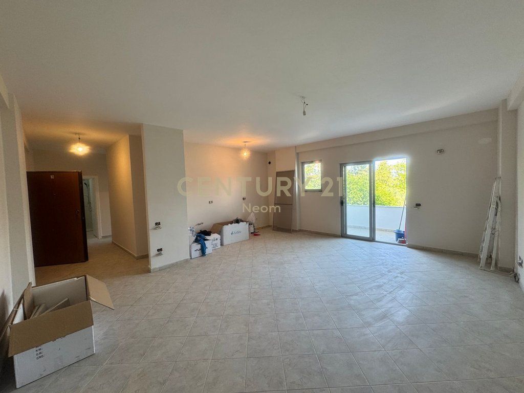 Apartment 2+1 for sale on Bulevardi Ri Astir. 120,000 € Total area 118m2