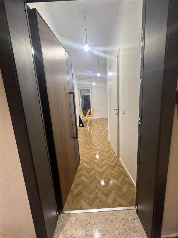 JEPET ZYRE 26 M2 ME QERA TE KOM.ORBITAL, BULEVARDI I RI 30.000 LEKE