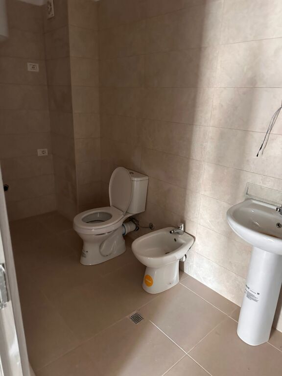 Apartament me Qera zona 5 Maj 2+1+2