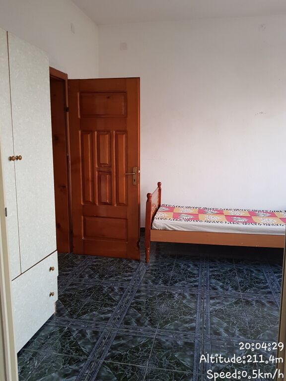 Me qira kati i dytë i një shtëpie private