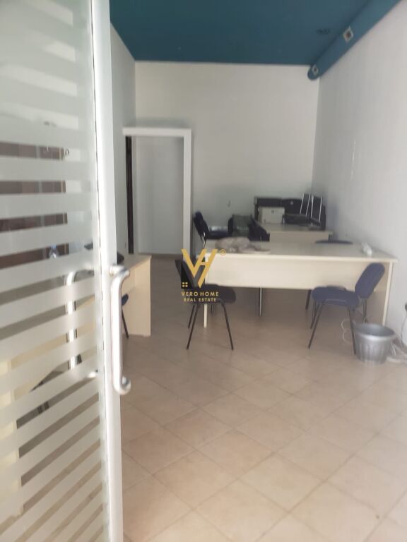 OFFICE 55 M2 FOR RENT AT FORTUZI STREET 600 EURO