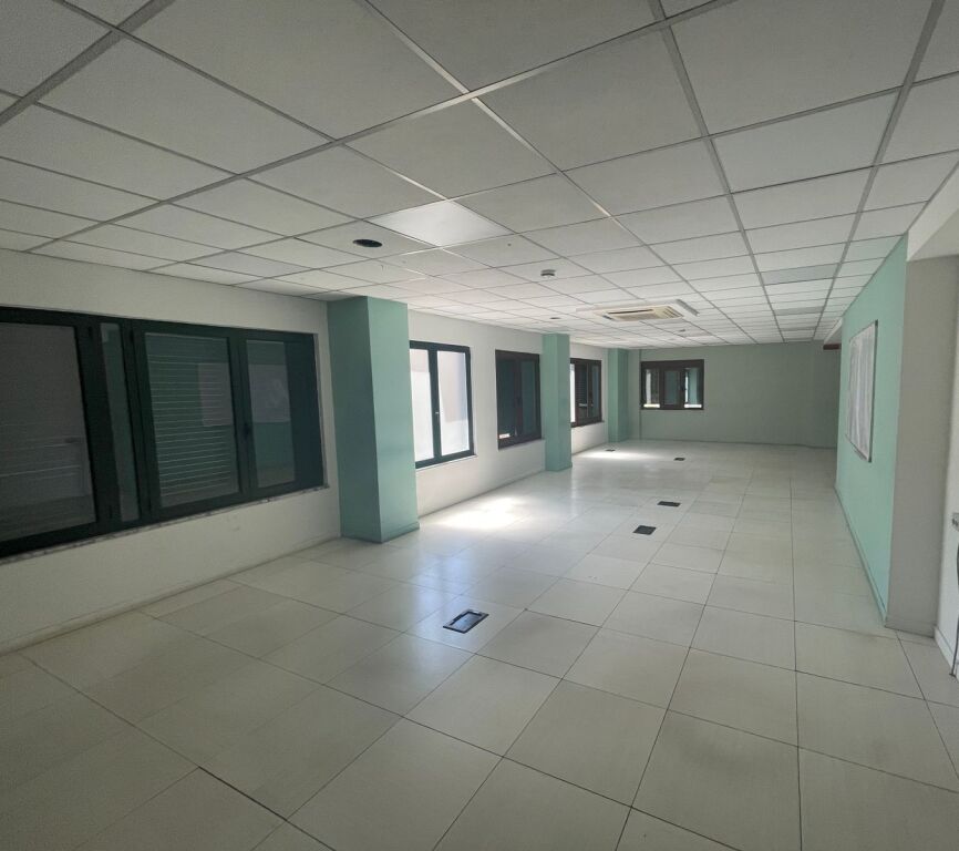 🔥 Locale Commerciale in Affitto – Di fronte a Delijorgji!🔥