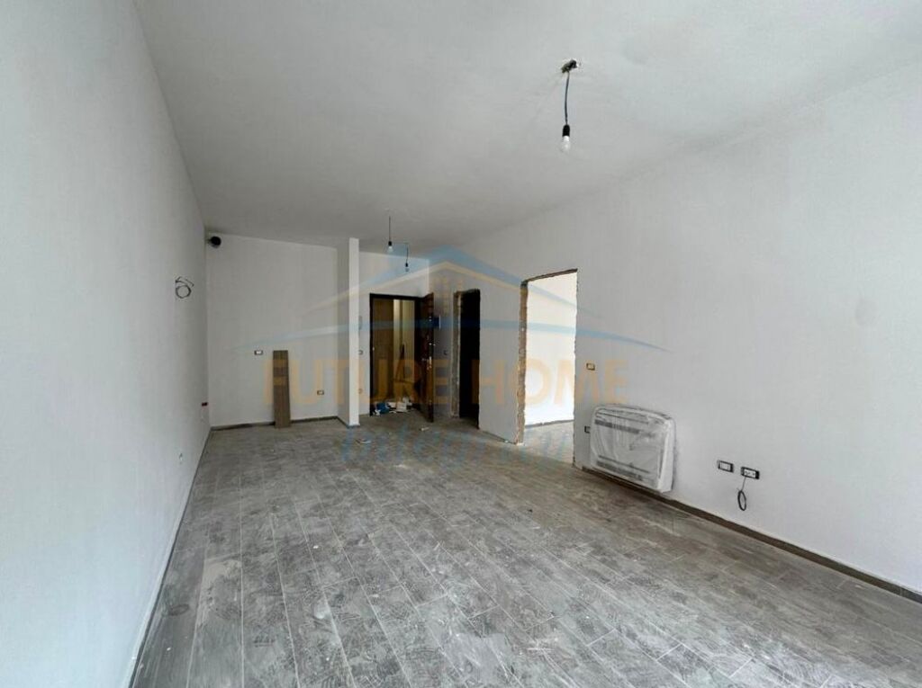 Affitto, Appartamento 1+1 per Uffici, Complesso Aura, Tirana.