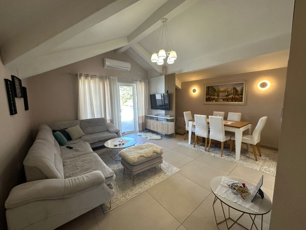 🏡 Appartamento Premium 2+1 con Veranda – Via Marie Logoreci, Tirana