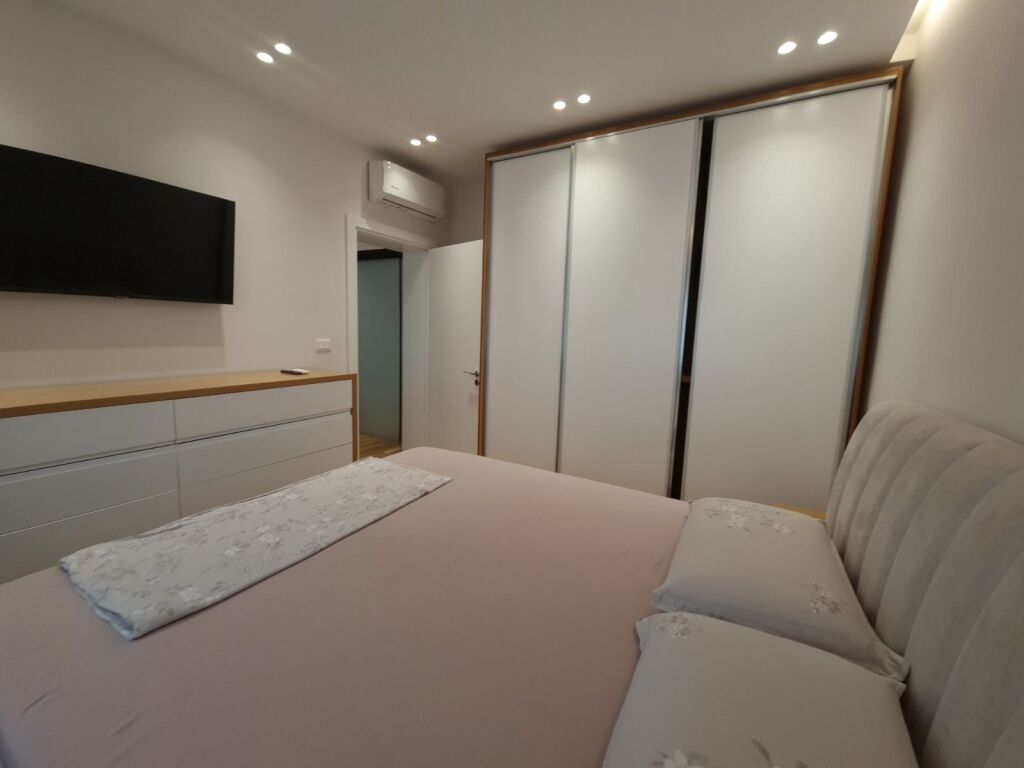 APARTAMENT 1+1 ME QIRA – RRUGA E KAVAJËS