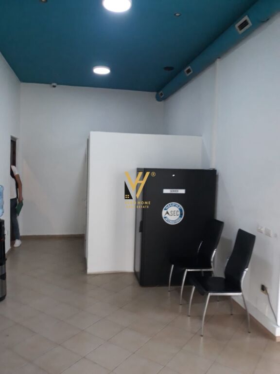 OFFICE 55 M2 FOR RENT AT FORTUZI STREET 600 EURO