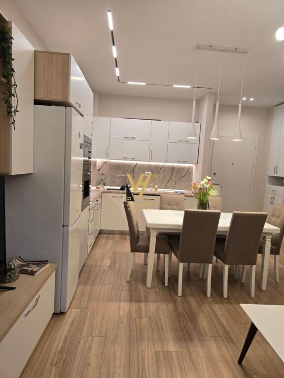 JEPET APARTAMENT 2+1+2+BLK ME QERA TEK BULEVARDI I RI 900 EURO