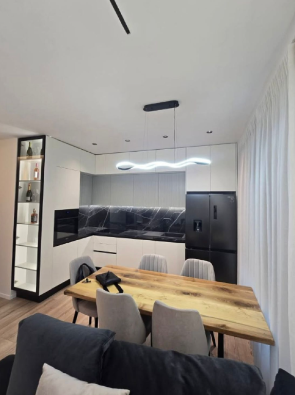 VENDESI APPARTAMENTO 2+1+2 + GUARDAROBA – Residenza Erli, Kinostudio