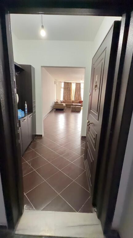 📍 Jepet me qira apartament 3+1+2 në Astir, pranë Bulevardit Migjeni