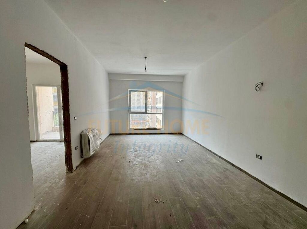 Affitto, Appartamento 1+1 per Uffici, Complesso Aura, Tirana.