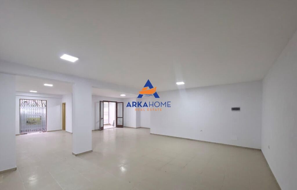JEPET ME QERA AMBJENT BIZNESI 90M2 "KOPSHTI BOTANIK" 80.000 LEKE