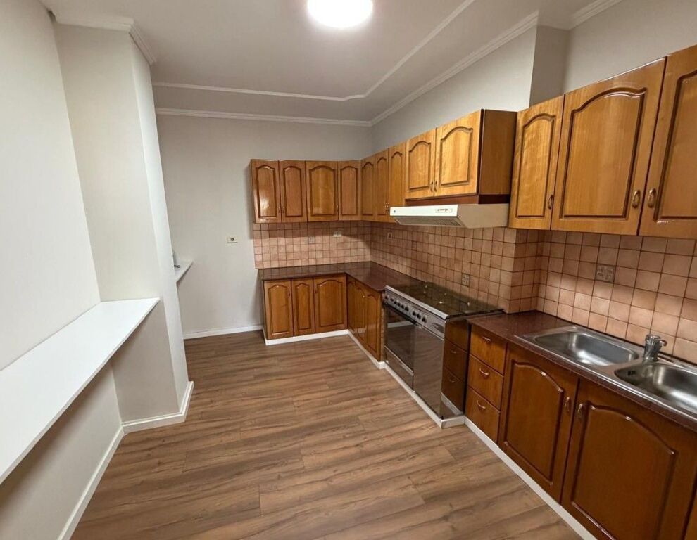 🏢Jepet me qera ambient i përshtatshëm për zyra/biznes te Sheshi Willson🔥