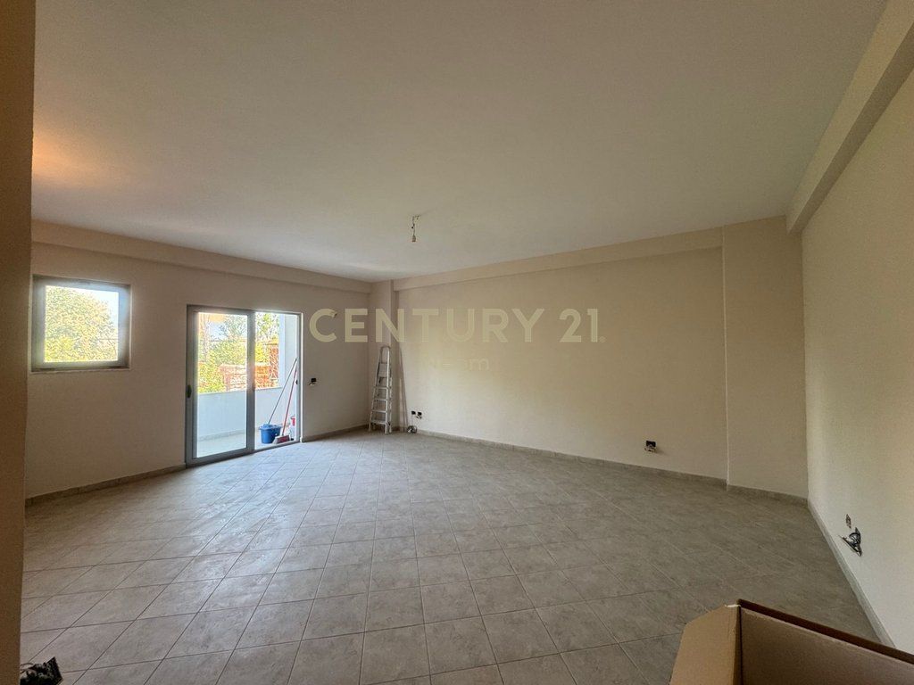 Apartment 2+1 for sale on Bulevardi Ri Astir. 120,000 € Total area 118m2