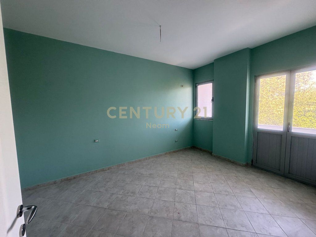 Apartment 2+1 for sale on Bulevardi Ri Astir. 120,000 € Total area 118m2
