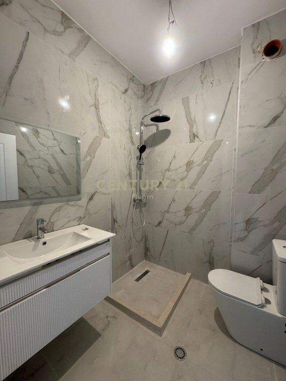 Apartment 2+1 for sale on Bulevardi Ri Astir. 120,000 € Total area 118m2