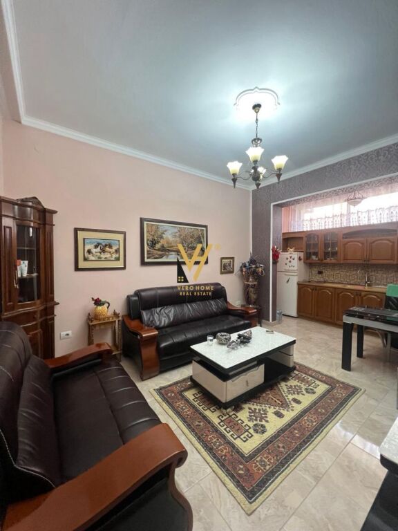 JEPET APARTAMENT 2+1+BLK ME QIRA TE STADIUMI DINAMO 60.000 LEKE