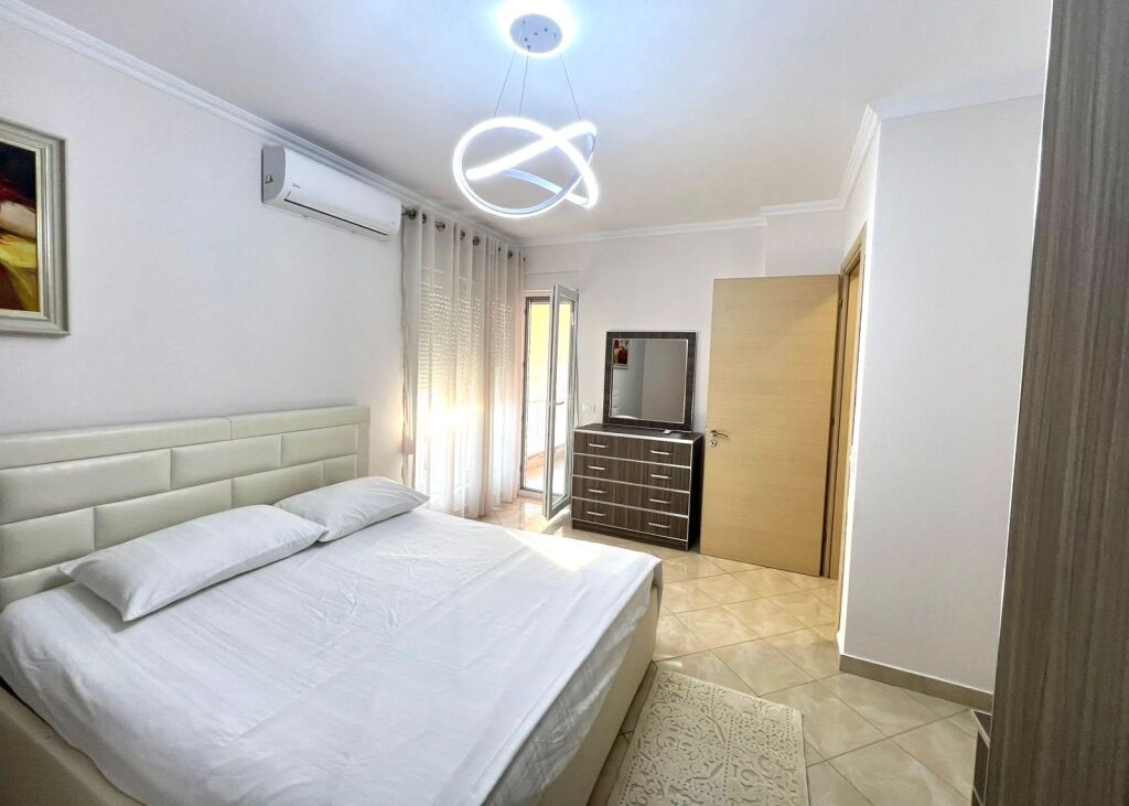 Jepet apartament me qera Kompleksi Kontakt 21 Dhjetori