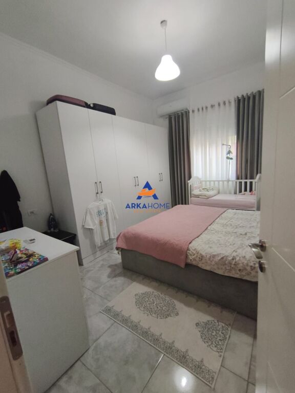 VENDESI APPARTAMENTO 2+1+BALCONE "VICINO AL RISTORANTE FRESKU" 128.000 LEKE