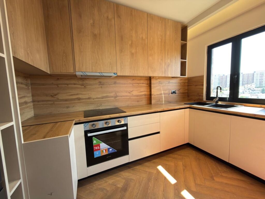 For sale, Apartment 2+1+ Balcony, ” Pallati me Shigjeta ”, Tirana.