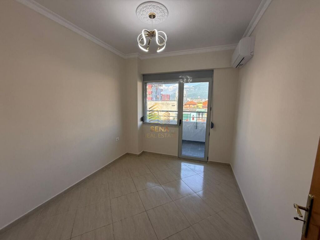 Rent, Business premises 3+1+2+2blk, Selvia, 1000 Euro/month