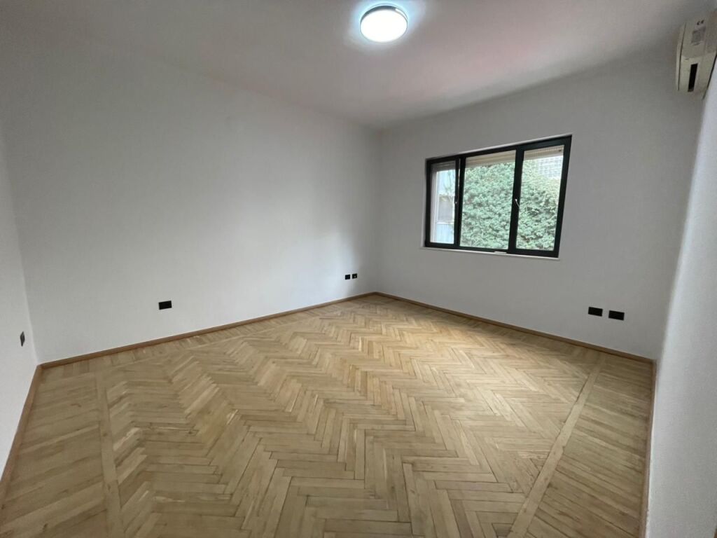 Spazio Ufficio in Affitto a Bllok
